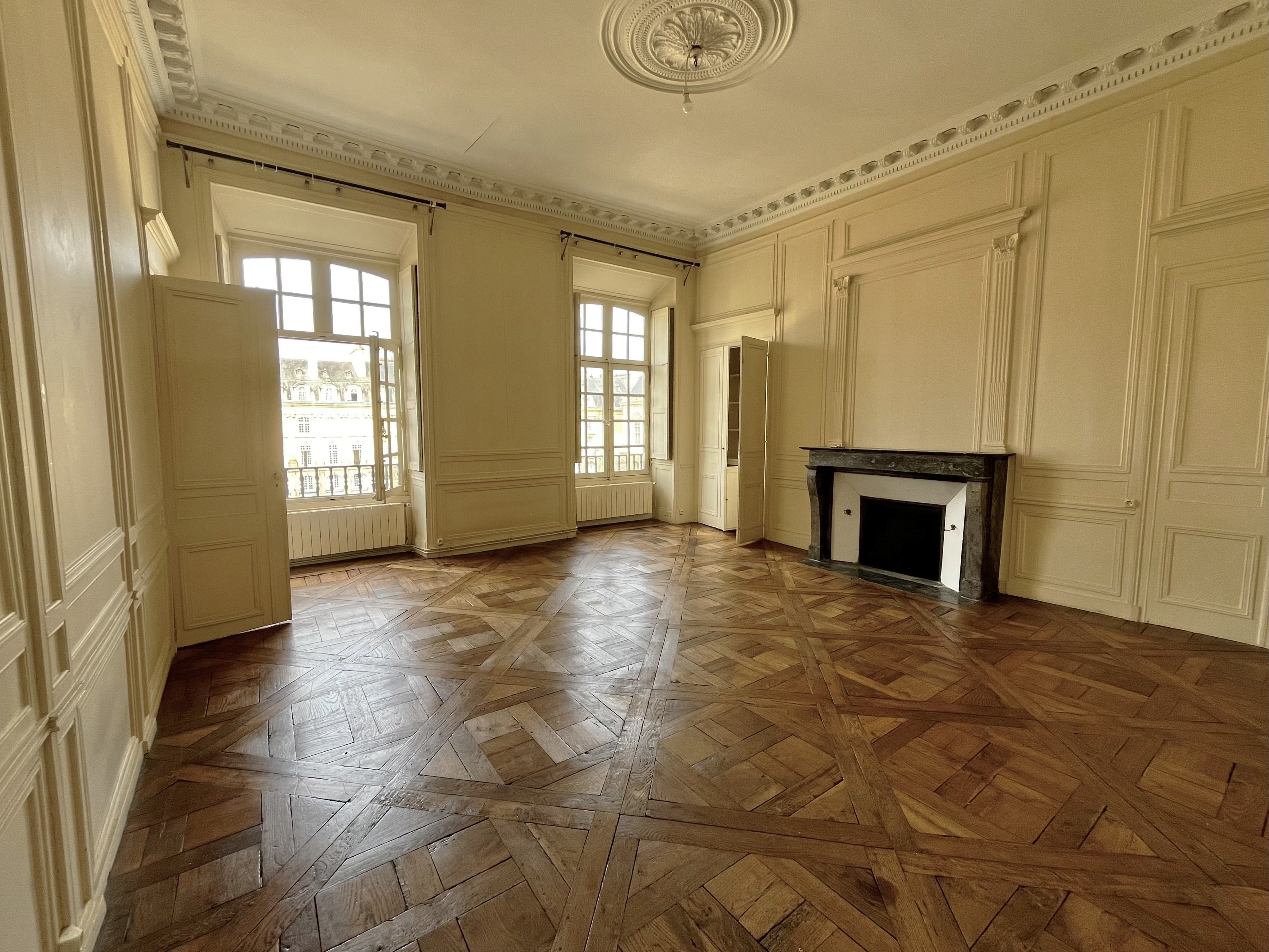 Appartement T4 - 107 m² - RENNES-CENTRE